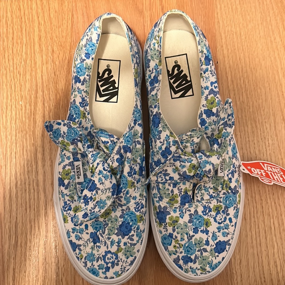 Brand new vans shoes, never worn. My husband got the wrong size. - Picture 3 of 3